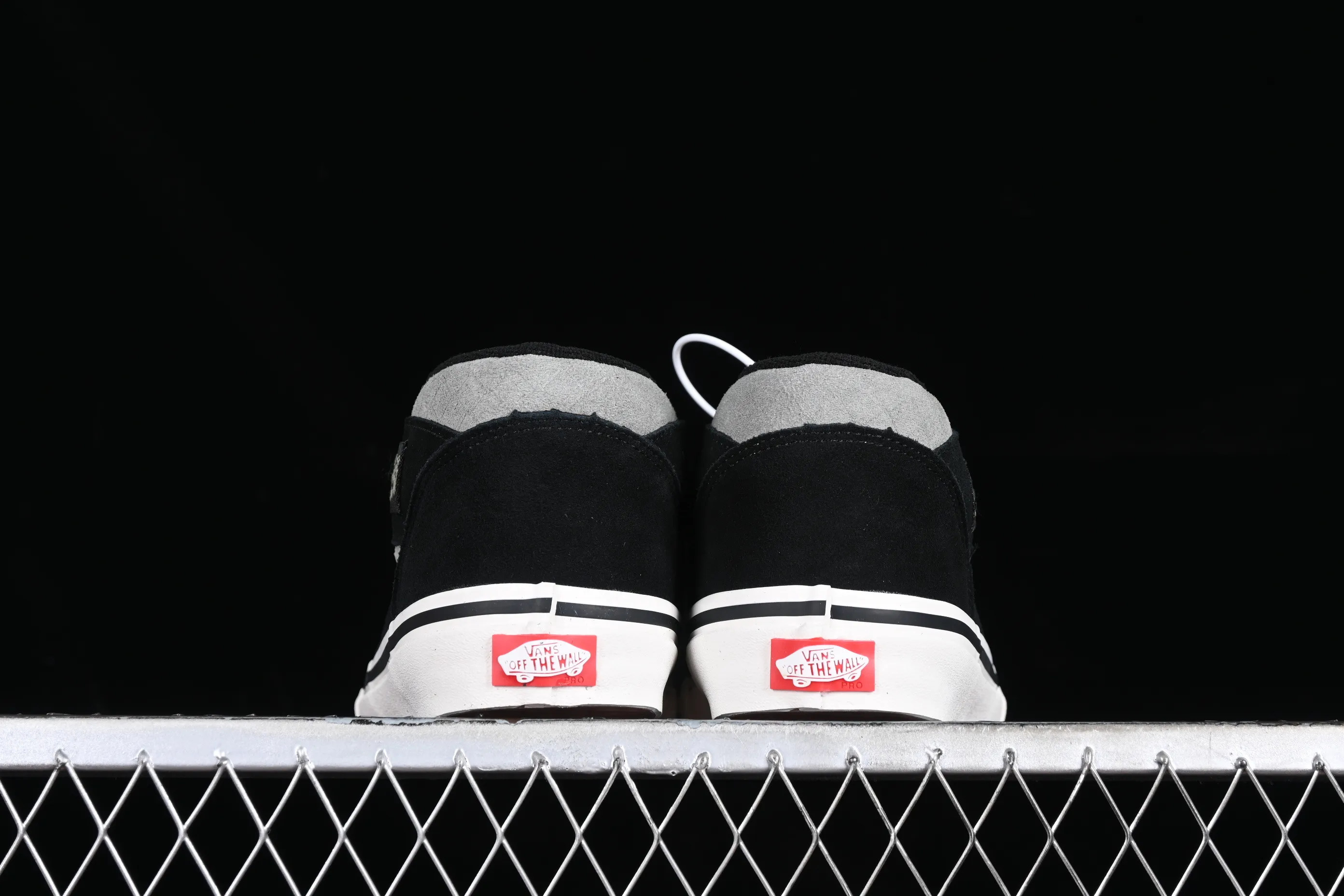 All Categories Vans Vans Series Vans Mid Vans China Vans Half Cab Pro Links Black Gray Vans Official Retro Casual Simple Versatile Skateboard Shoes VN0A38CP2LA